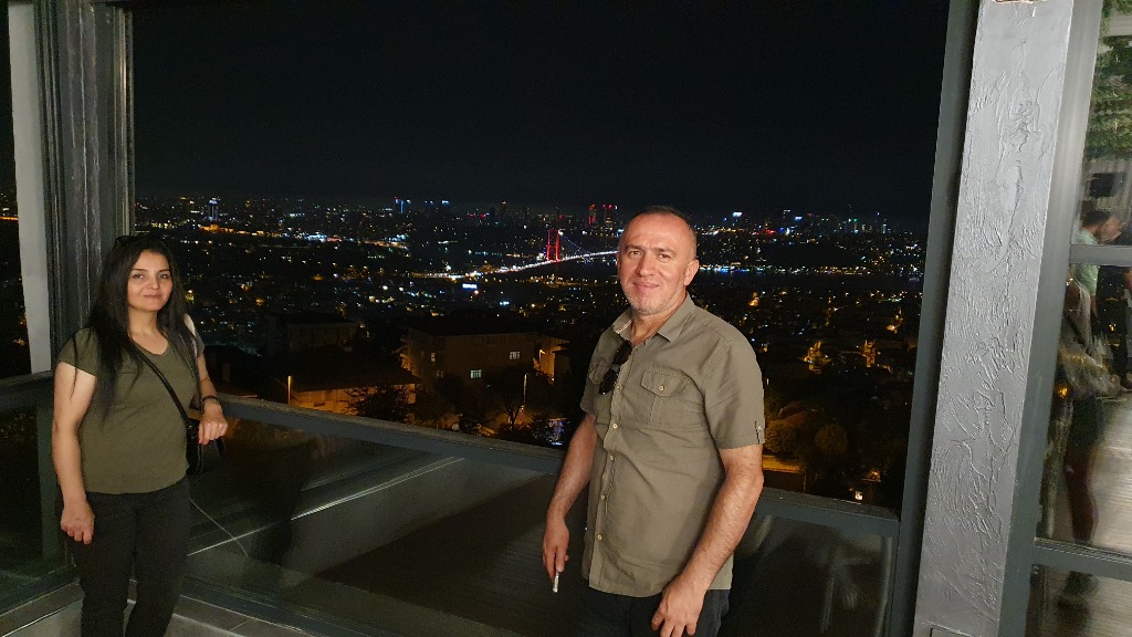 Elvan ve Derya gece